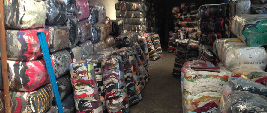 magazzino di abiti usati, used clothing wholesale